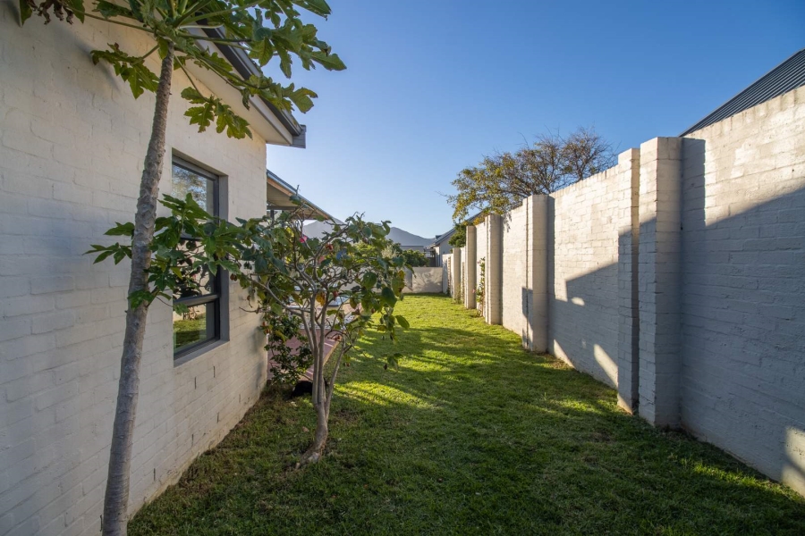 3 Bedroom Property for Sale in Milkwood Park Western Cape